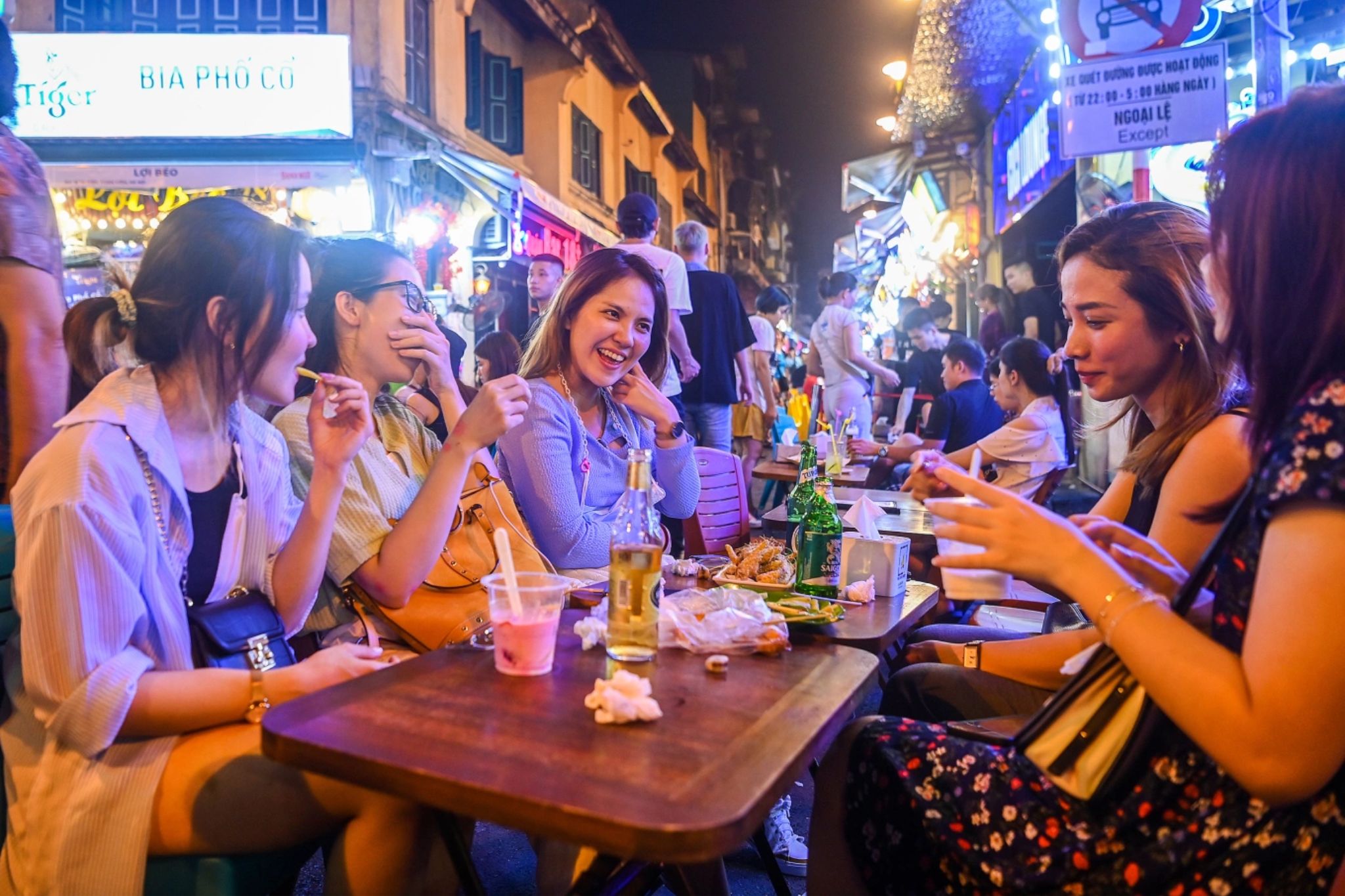 Xu hướng cafe 24/7 tại Hà Nội